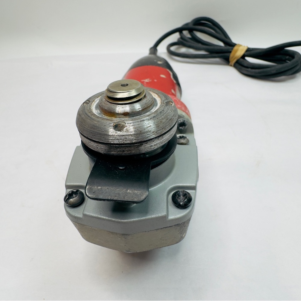 Milwaukee  6130-33 7.0 Amp 4-1/2"  Angle Grinder - Picture 10 of 12